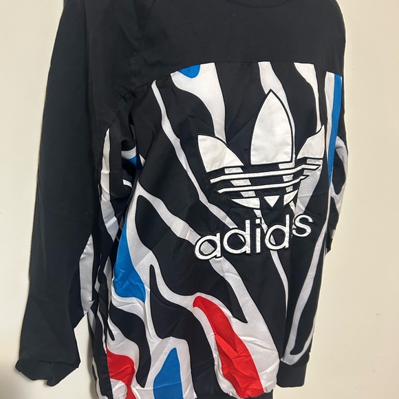 Adidas Original Women Black and Multicolor Graphic Top - Picture 2 of 6